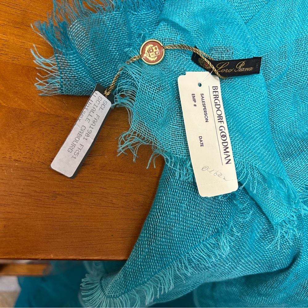 Loro Piana multiple shapes of turquoise weaved into this beautiful couture wrap - Picture 3 of 5